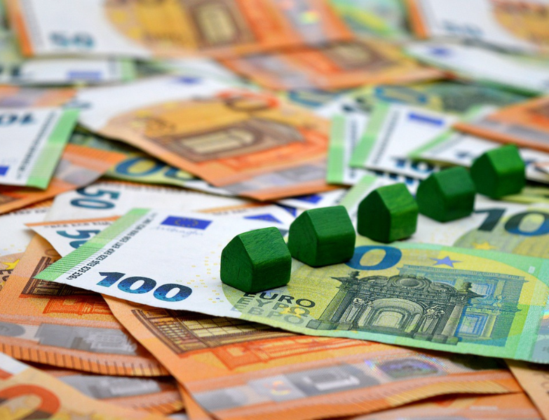 eurosedler og monopoly huse
